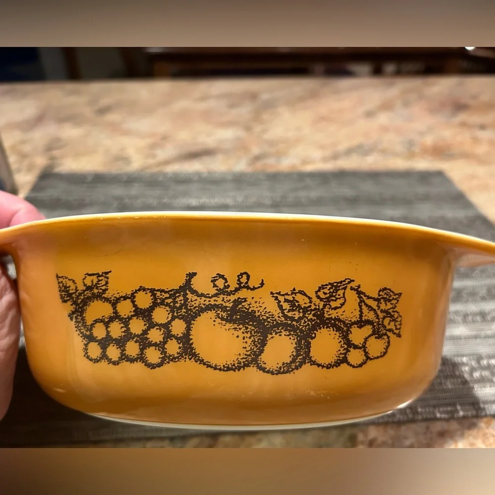 Pyrex #043 Vintage “Old Orchard” (Corning Glass Works) Oval Casserole 1 1/2 Qt.